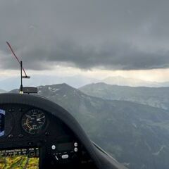 Flugwegposition um 14:26:42: Aufgenommen in der Nähe von Gemeinde Alpbach, 6236 Alpbach, Österreich in 2422 Meter